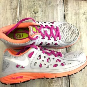 Nike Dual Fusion Sneakers